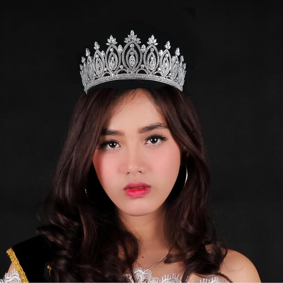 Silver Bridal Tiara Crown Cubic Zirconia Wedding Pageant Prom Accessory - Picture 2 of 9